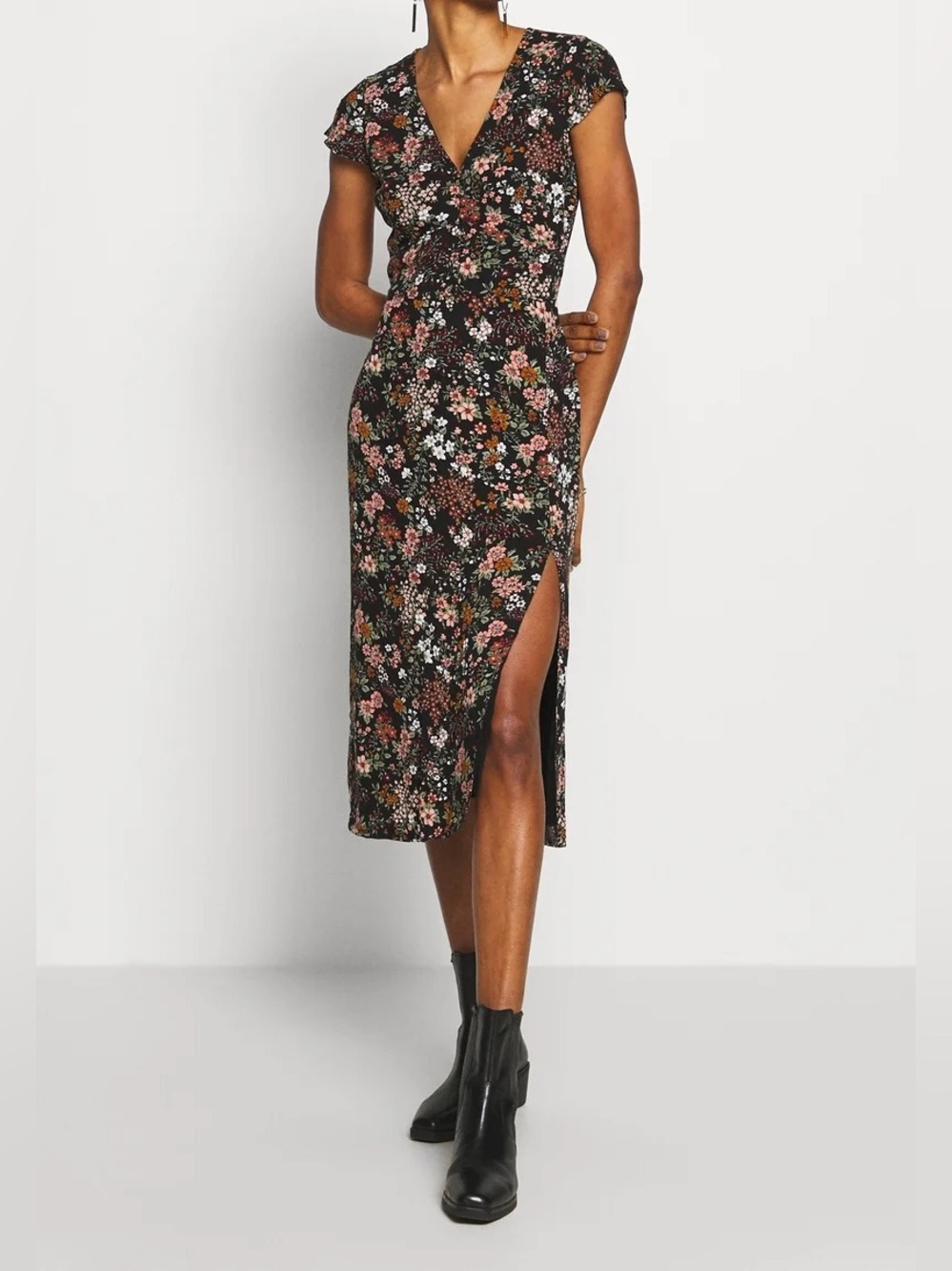 Abercrombie & Fitch Floral V-Neck Black Midi Dress